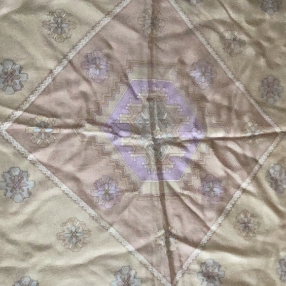 100 % Silk delicate scarf Made in Japan 26 inch square - Picture 11 of 12